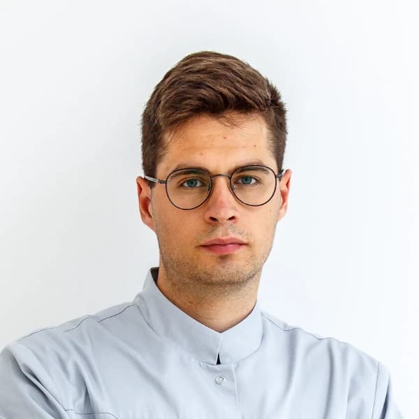 Kamil Rogatko - Lekarz dentysta specjalista chirurgii stomatologicznej w Smile Institute Janów Lubelski