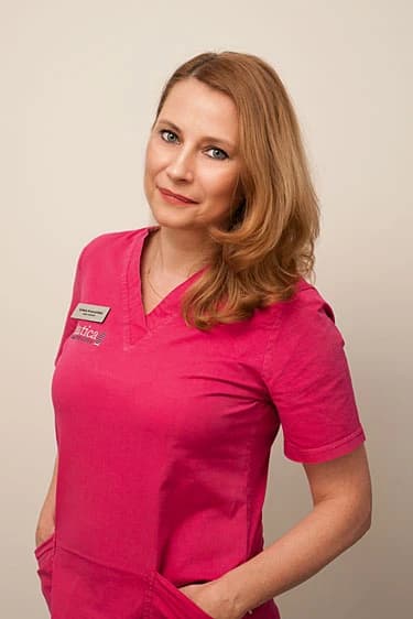 lek. dent. Sylwia Kruczyńska - Lekarz dentysta, stomatologia zachowawcza, endodoncja, chirurgia stomatologiczna. w Dentica Stomatologia