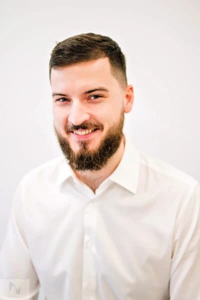 Szymon Osiński - Chirurgia stomatologiczna w KOMPLET Przychodnia Stomatologiczna Grochów
